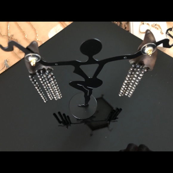 Abstract Kite w/ Bead Dangle Earring - Picture 3 of 5